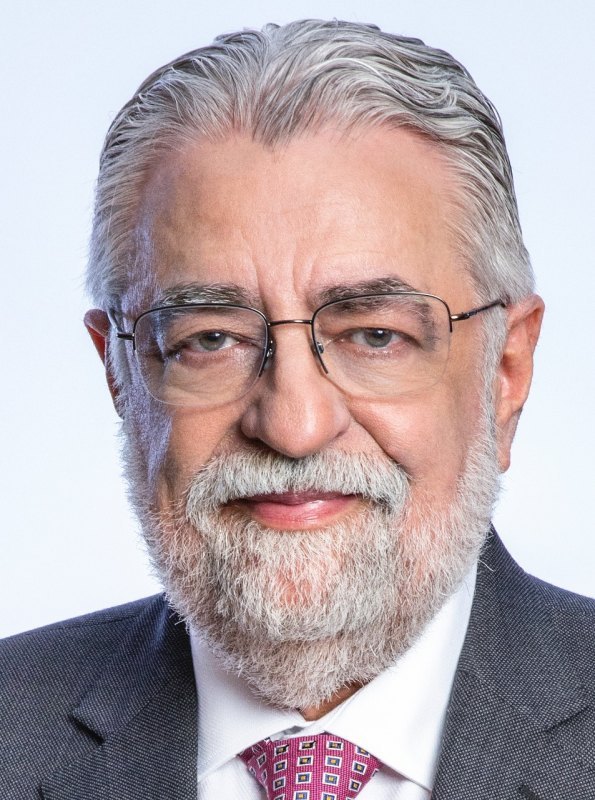 CÉSAR EDUARDO FERNANDES